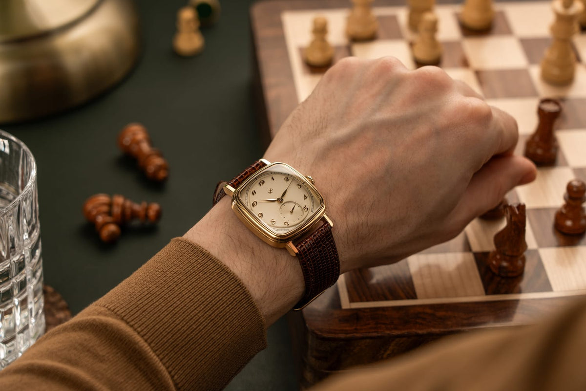 1954 Amalfi Mechanical – doré / écru