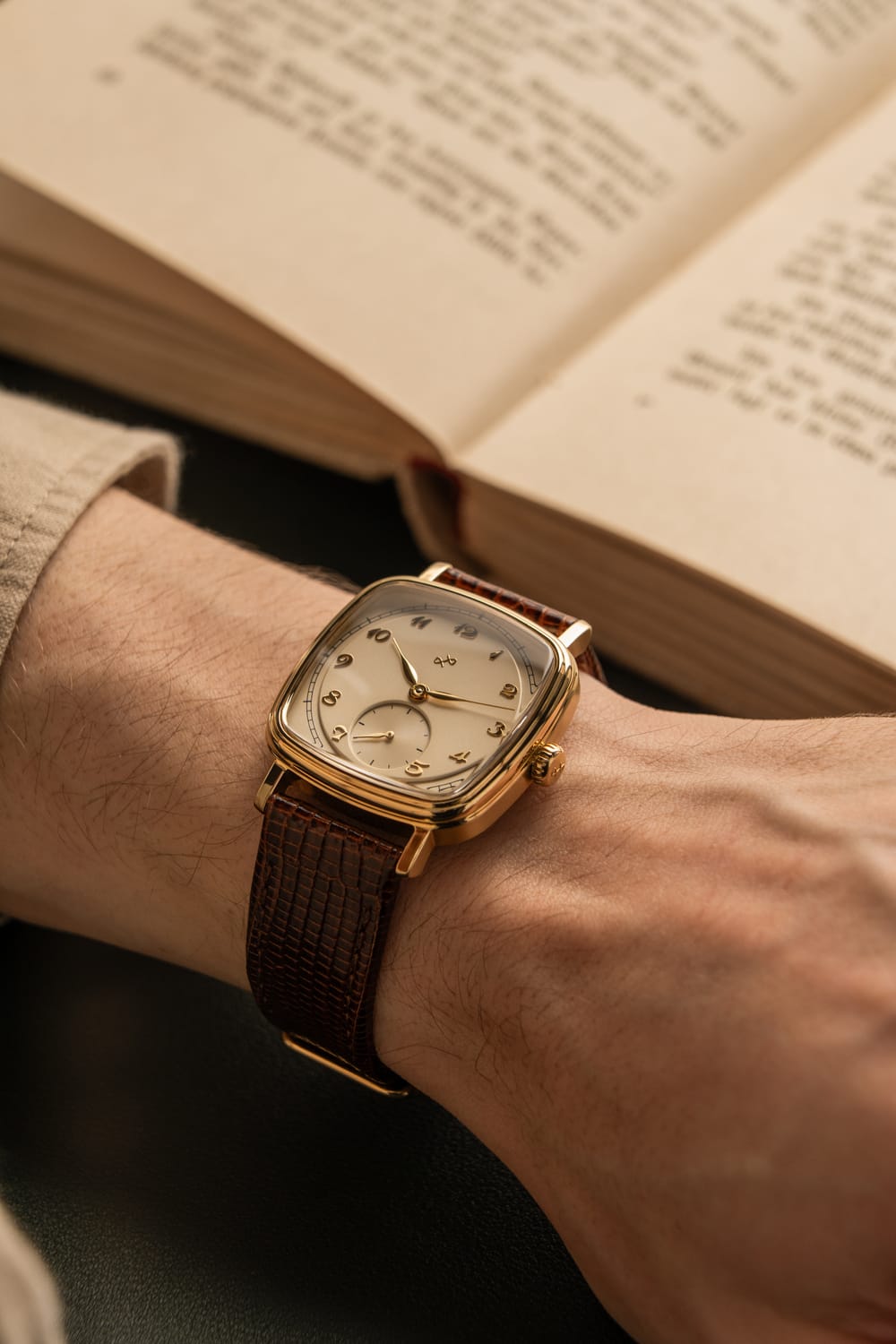 1954 Amalfi Mechanical – doré / écru