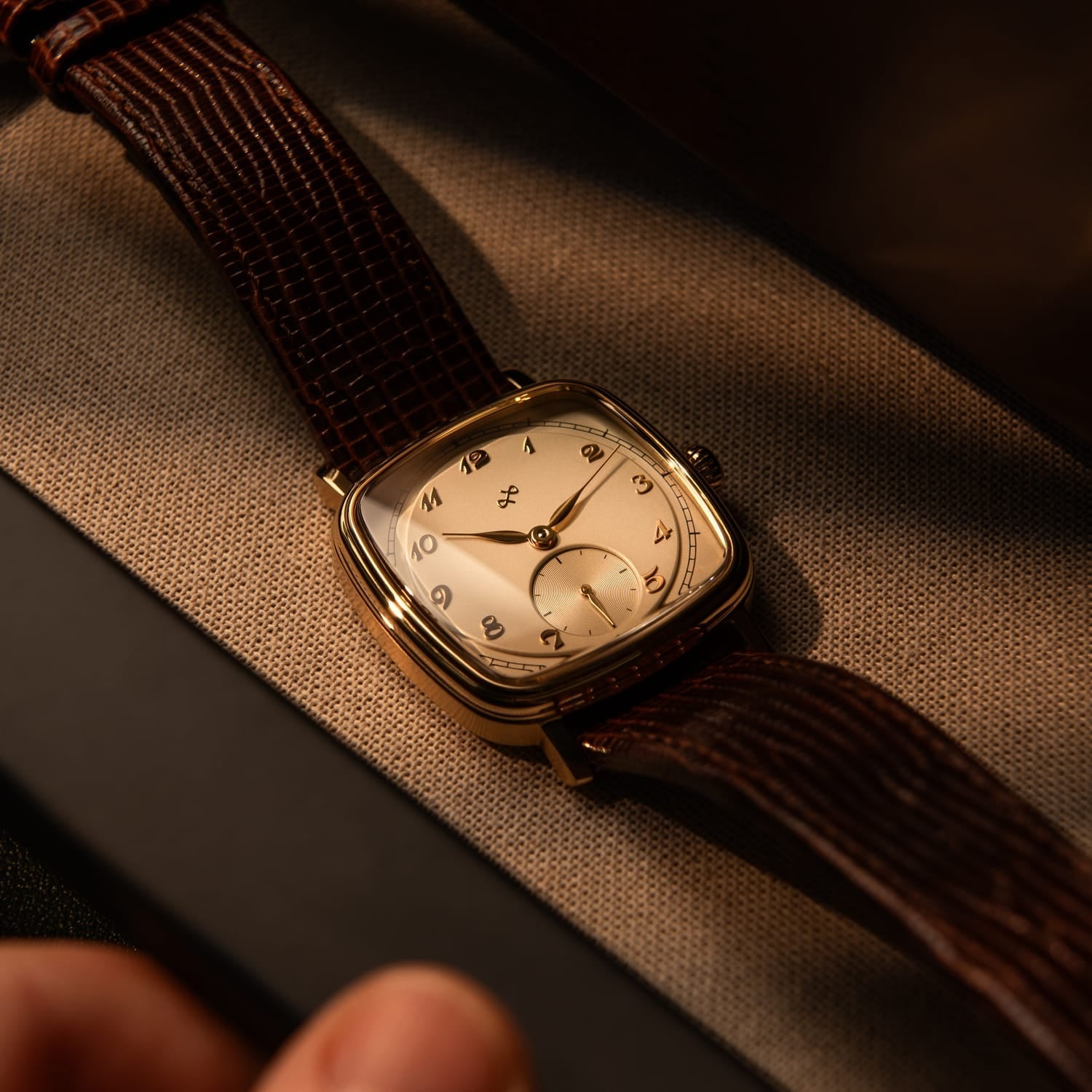 1954 Amalfi Mechanical – doré / écru