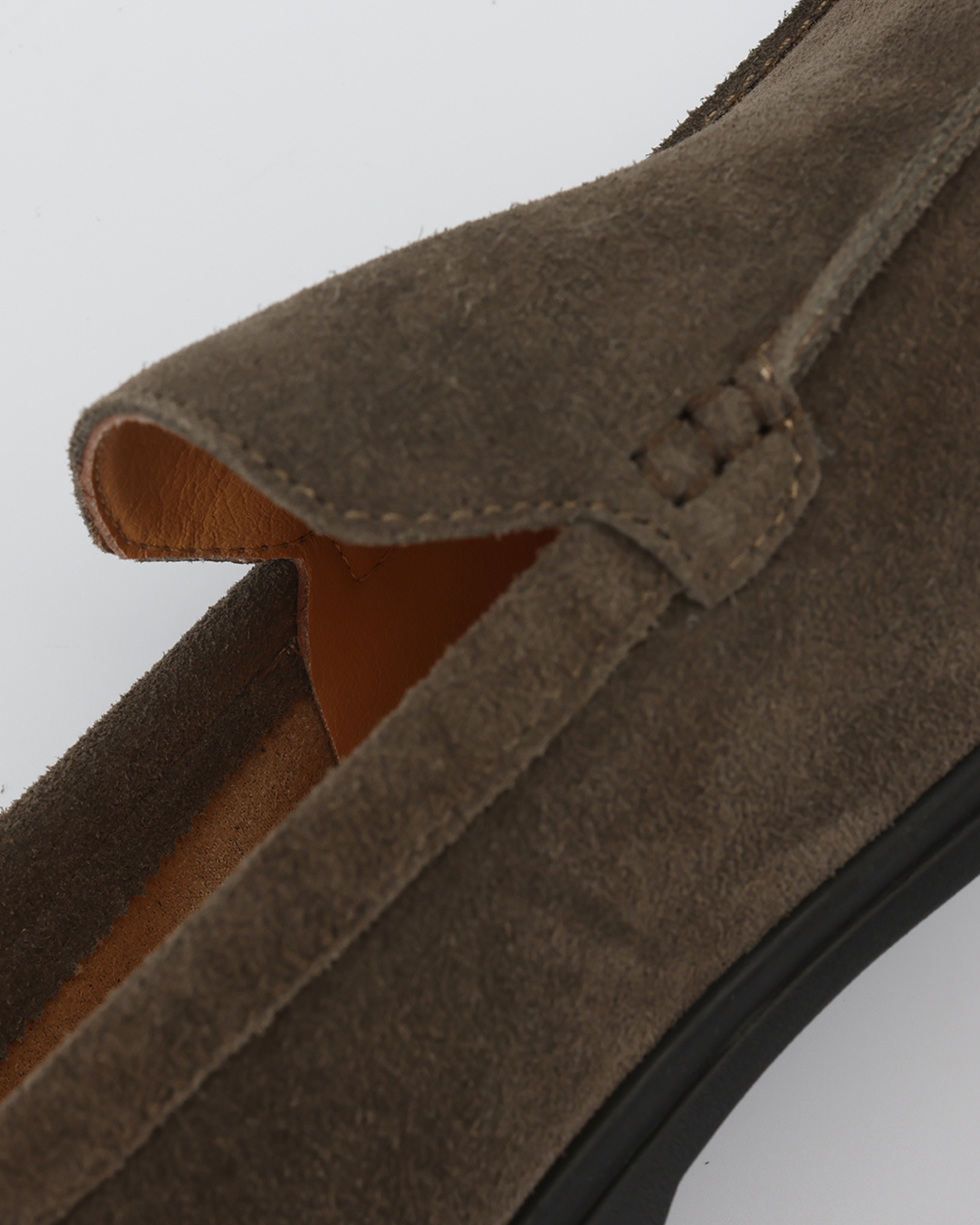 Mocassins en daim à semelle noire
